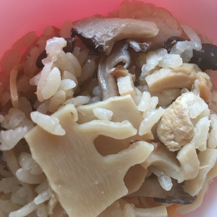 たけのこときのこと油揚げとちくわの炊き込みご飯